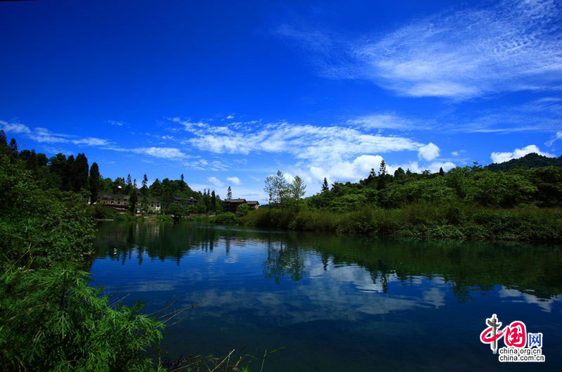 �ļ�7�£��ڶ�üɽ����һ������Ȼ��ʢ��