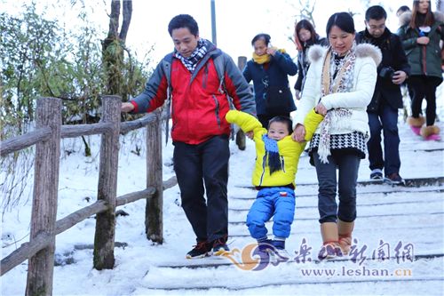 [ͼ˵]��üɽ��ѩ�۹��������