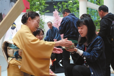 �ձ����˽��ο������ȷ�˲�