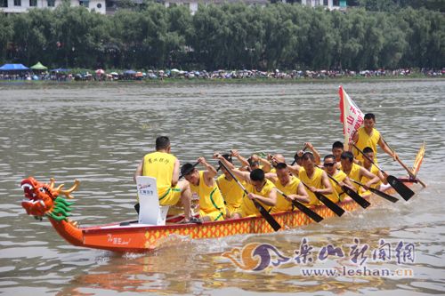 ���۾���