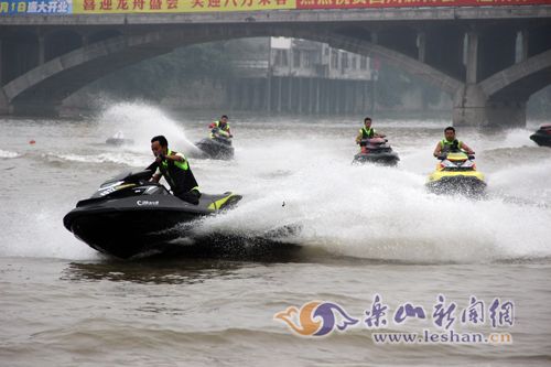 ��Ļʽˮ�ϱ���