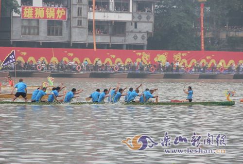 �Ͱ��Ů�����¶��һ