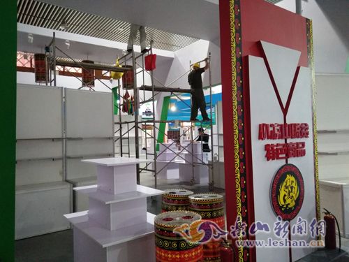 С��ɽ��ƶ��ɫ��Ʒչ��