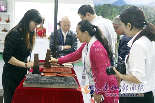 �ֳ�����н��껭����