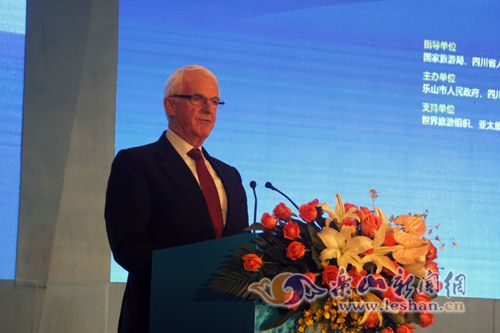 ��������ҵ���»���ϯ�������£�����˹�´�