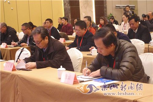 ר��ѧ��Ϊ��һ����������ɽ����׼��ײ�