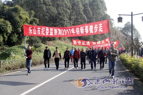 ��ɽ�м�ί���ؾ���2017��ӭ�´������߻