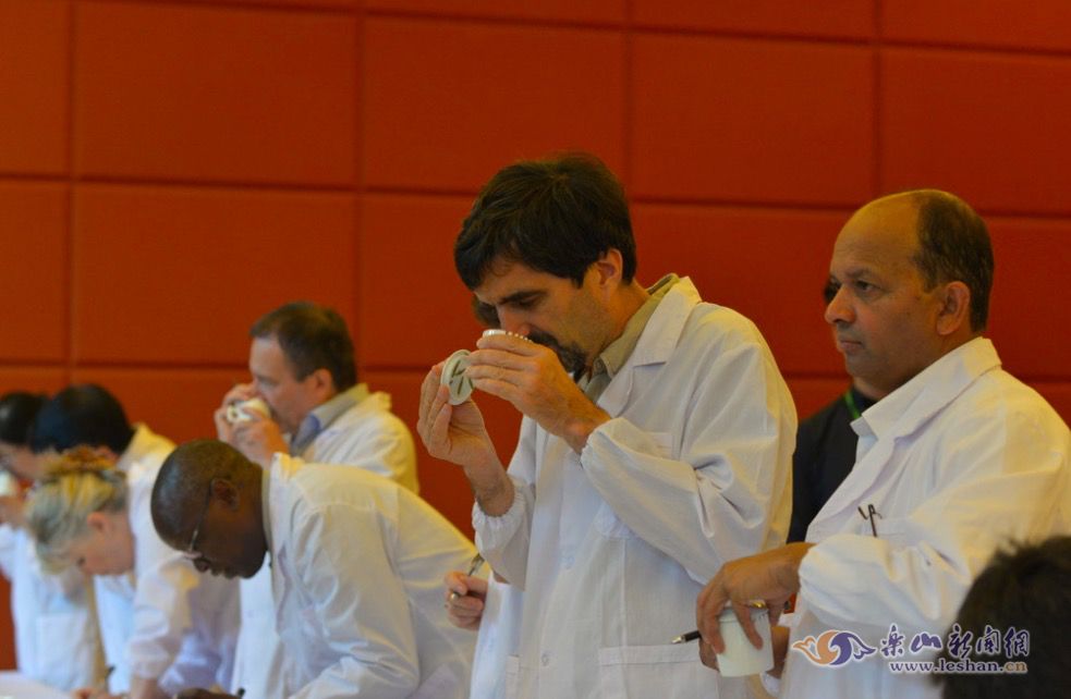 ר�ҶԲ�����м���