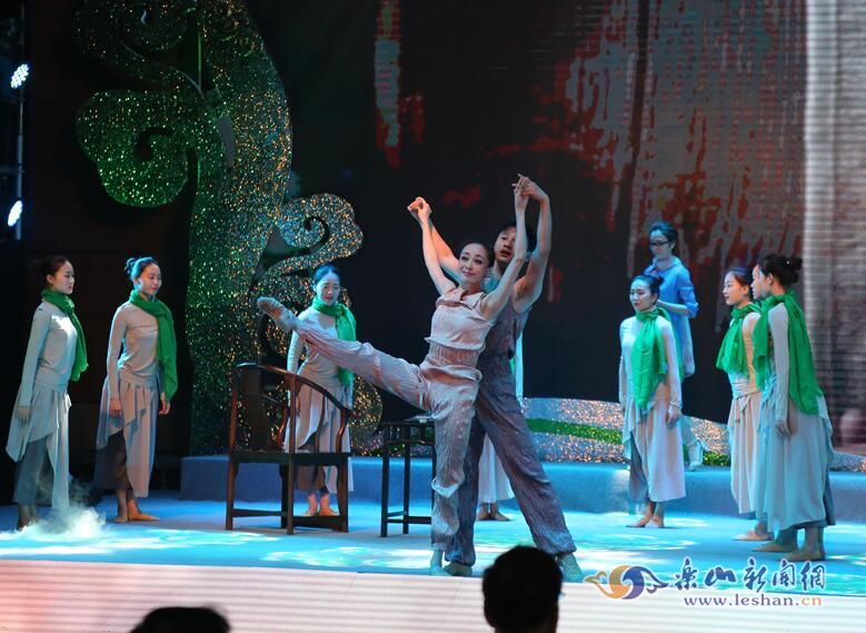 ��Ļʽ���Ļ�չʾ