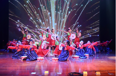 �Ĵ�����������ѧУ��Сѧ��������2018��Ԫ��ӭ��չ��