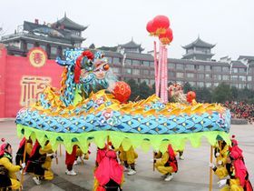 ��üȺ�����ڻ�Ծ��Ԫ�� ��������ϲӭ��