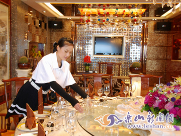 9��21�գ���ɽ�е����������Ļ������ʷ���ʾ����λ���ƴ���ٿ���Ϊ10�һ����ɽ�С����Ļ������ʷ���ʾ����λ�ƺŵ���ҵ���ƣ����Ų�������һ����������һ������ʷ������ٽ�����ҵ���ٽ�����չ�����˴�ί�ḱ���αϽ�֥�����г���һ�ģ�����Э����ϯ�Ÿ�Զ��ϯ���顣Ϊ�������Ρ��������������ǰ���ã���ɽ�п�չ�˵������������Ļ������ʷ���ʾ����λ�����������������ίԱ����ֳ����󡢰��ü�ͶƱ���������з���ҵ��չ�쵼С���о����������������졢������֡������ξ֡��й��̾֡��������֡��гǹܾ֡���ɽ�ʼ�֡���ɽҩ��ְ˲����������ƣ������üɽ��Ƶꡢ��üɽ��Ȫ�Ƶꡢ����...��ϸ 