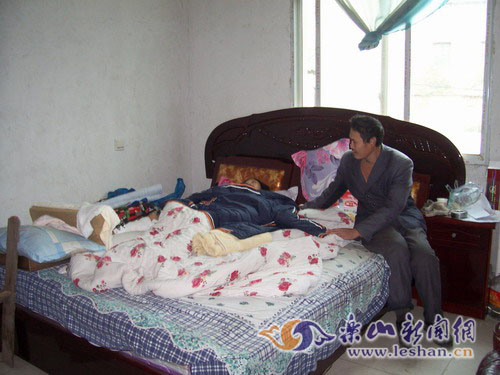 2013��3��20������3ʱ��������¹⸣�Ͷ���ר������ɽ�������������ģ�bte365���ֳ�������һ�桰ѩ����̿������ů������ϰ���������Ϊ�񡱵Ľ��죬�Ա���Ա����ĸм�֮��...