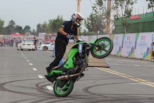 ������й������Լ��ν��ײ����ῪĻ