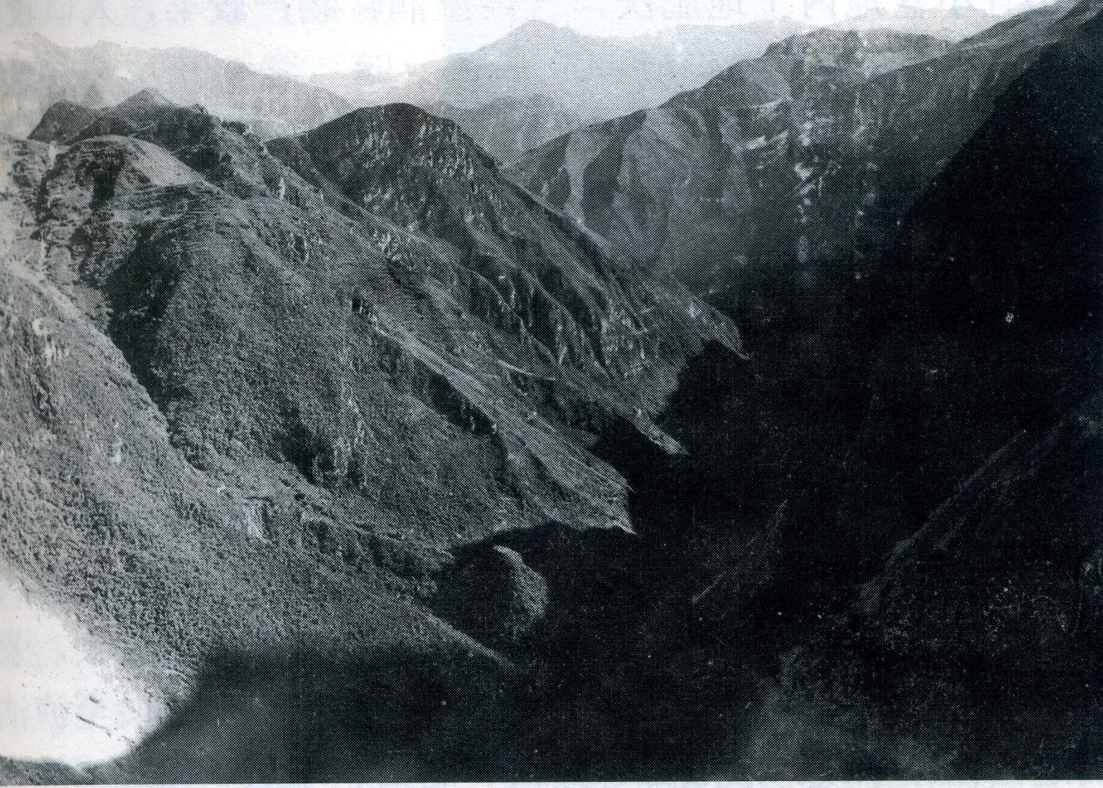 ������·�����ڴ�С��ɽ�ĳ�ɽ����֮��