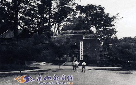 ��������֤�人��ѧ��Ǩʷ