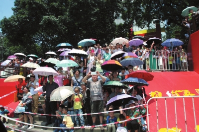 ���۾��������ʷ׳�