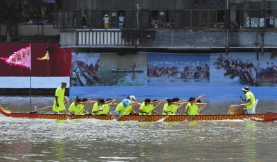 ���۾��������ʷ׳�